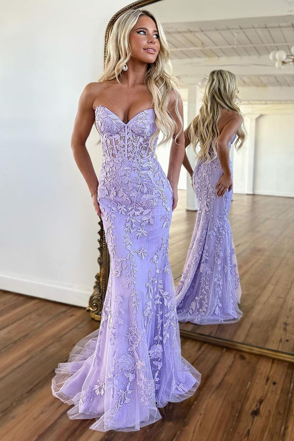 Vestido de fiesta largo de tul con apliques y escote corazón de sirena color lila de Weitese